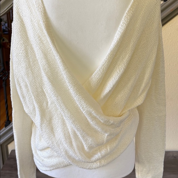⭐️Forever 21 Cream Knit Sweater Low Cross Over Back Size Small - Picture 4 of 8